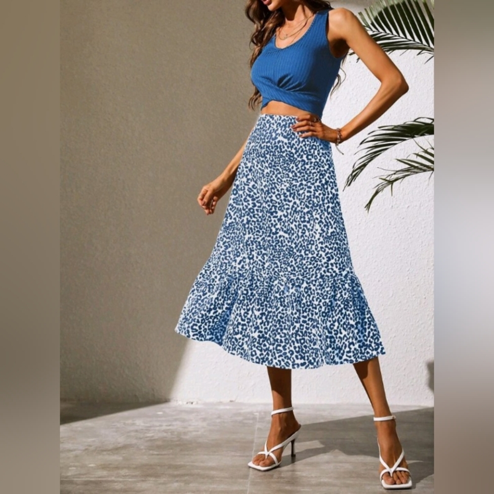 Like new 2pc leopard print skirt set
